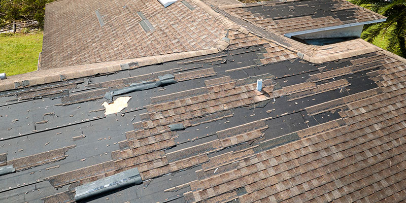 How to Spot Wind-Damaged Roofs